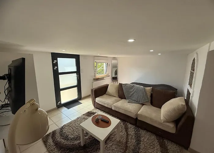 아파트 Cosy Avec Terrasse Jardin *