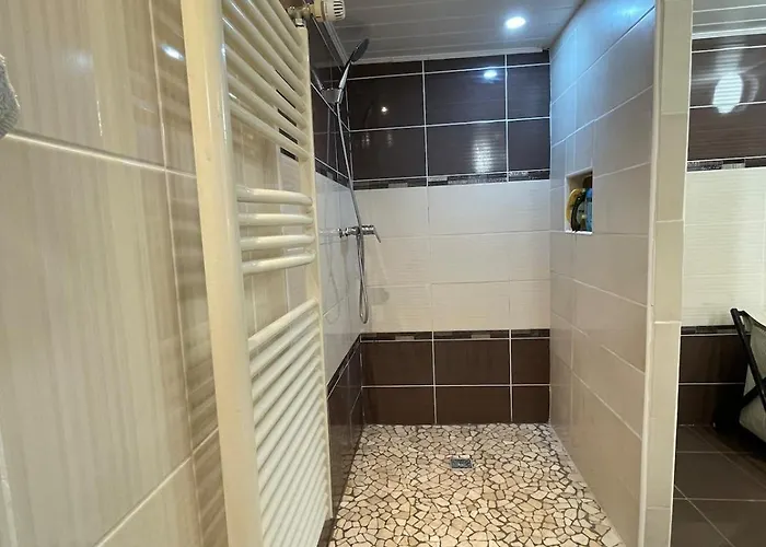 Cosy Avec Terrasse Jardin Folschviller